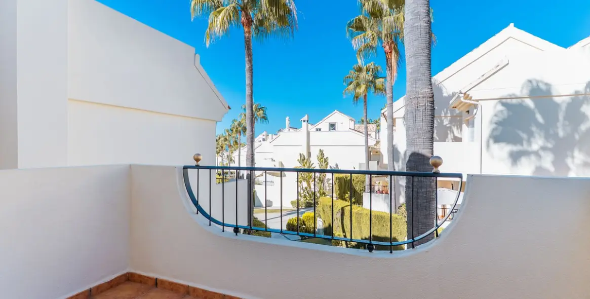 Sale of townhouse in El Rosario 21