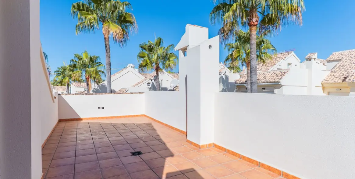 Sale of townhouse in El Rosario 27