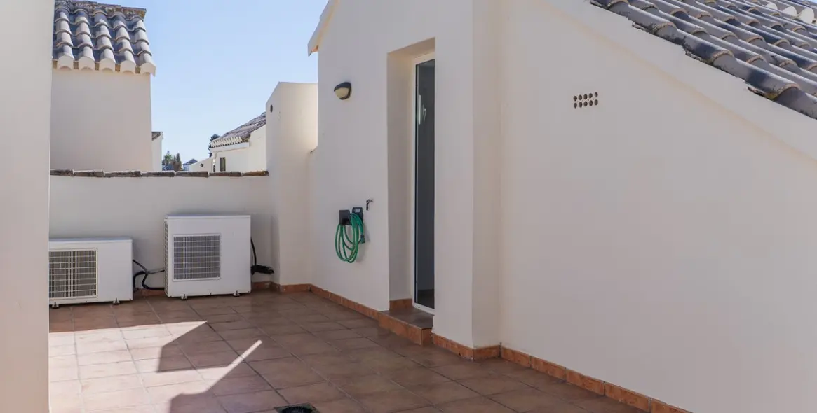 Sale of townhouse in El Rosario 28