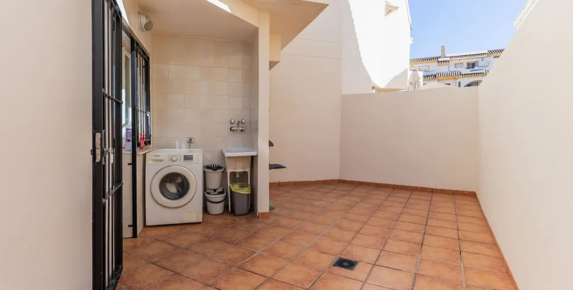 Sale of townhouse in El Rosario 29