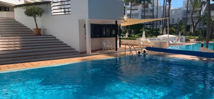 Продажа двухуровневого пентхауса в Elviria 0