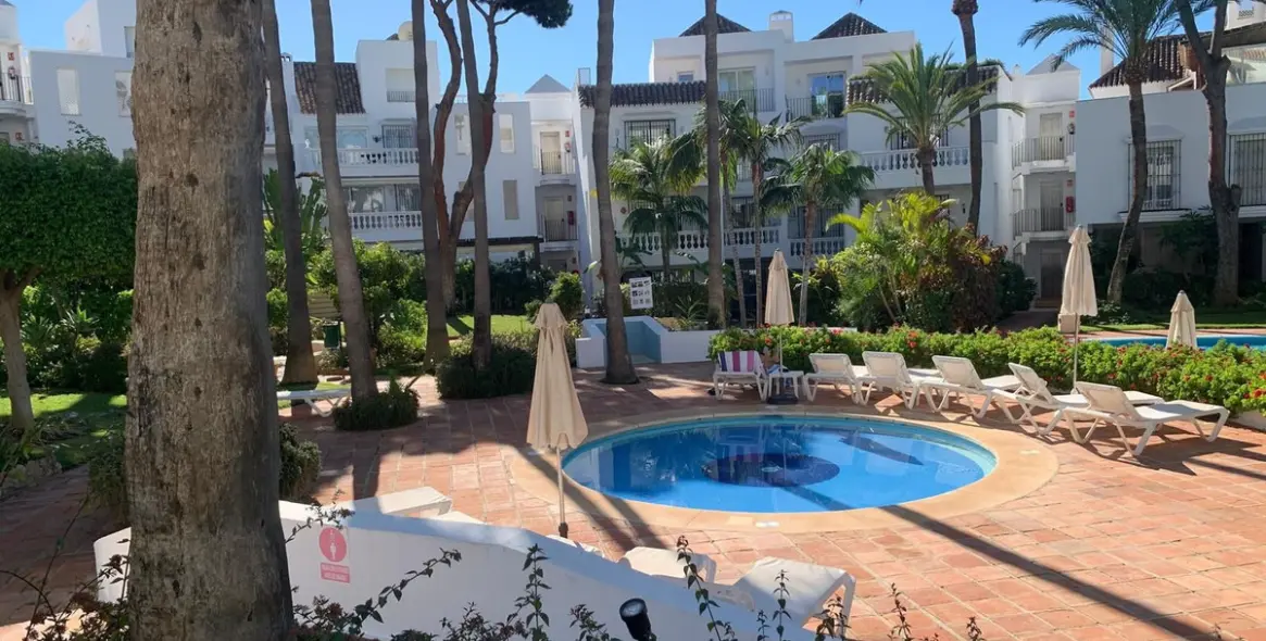 Продажа двухуровневого пентхауса в Elviria 8