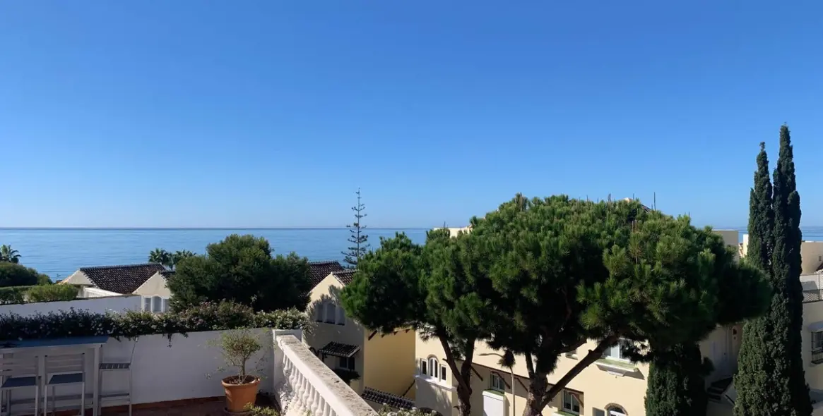 Продажа двухуровневого пентхауса в Elviria 13