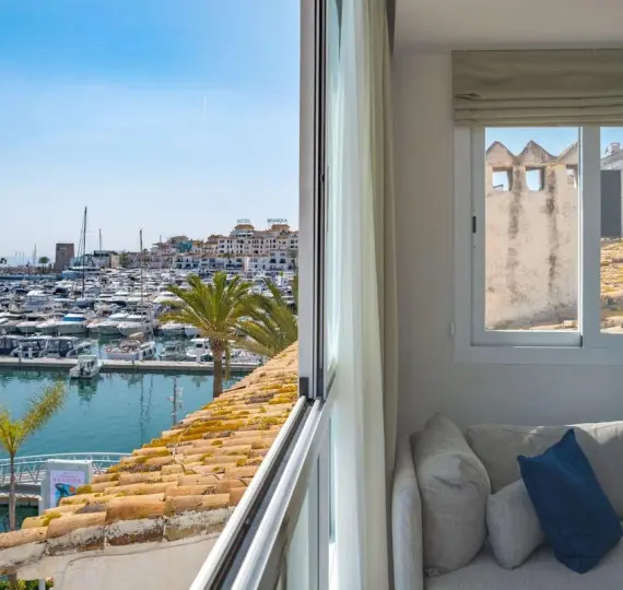 Sale of penthouse in Puerto Banús