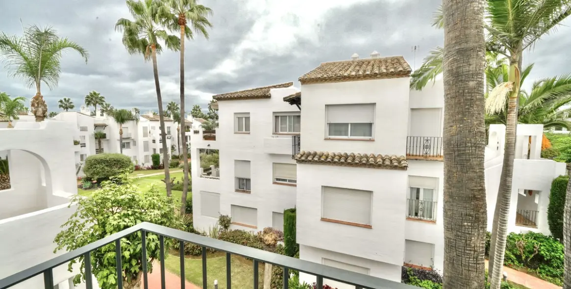 Продажа апартаментов на среднем этаже в Costalita 16