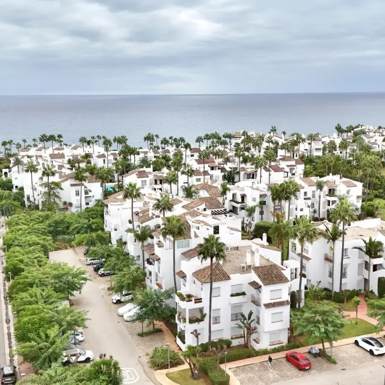 Sale of middle floor apartment in Costalita