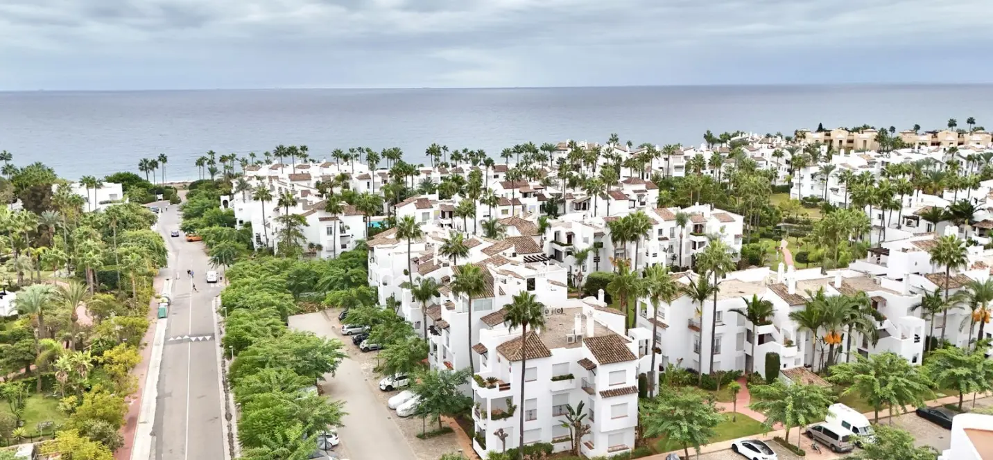 Sale of middle floor apartment in Costalita 0