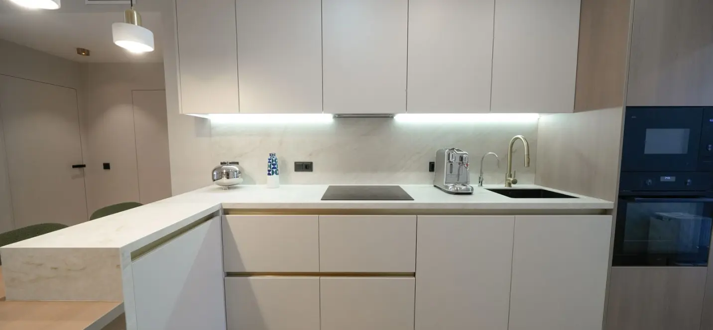 Sale of middle floor apartment in Costalita 4