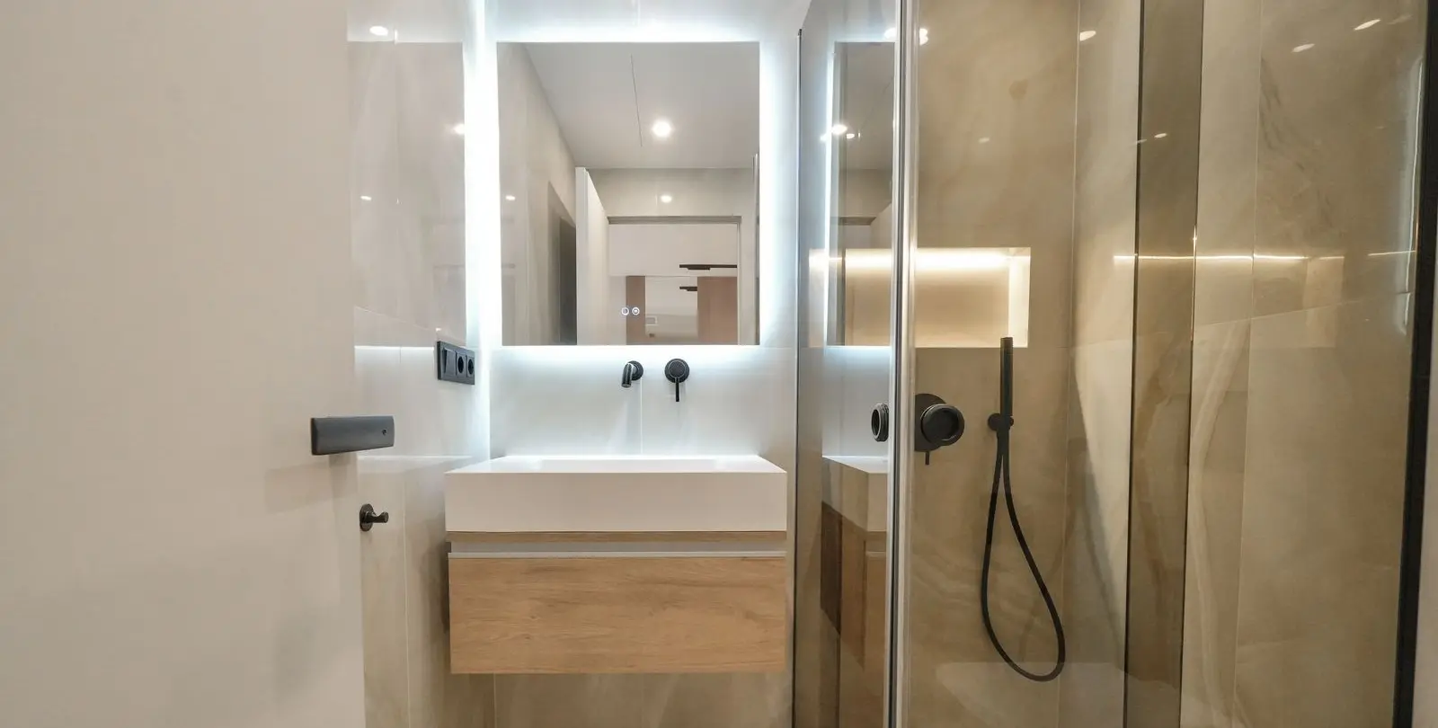 Sale of middle floor apartment in Costalita 6