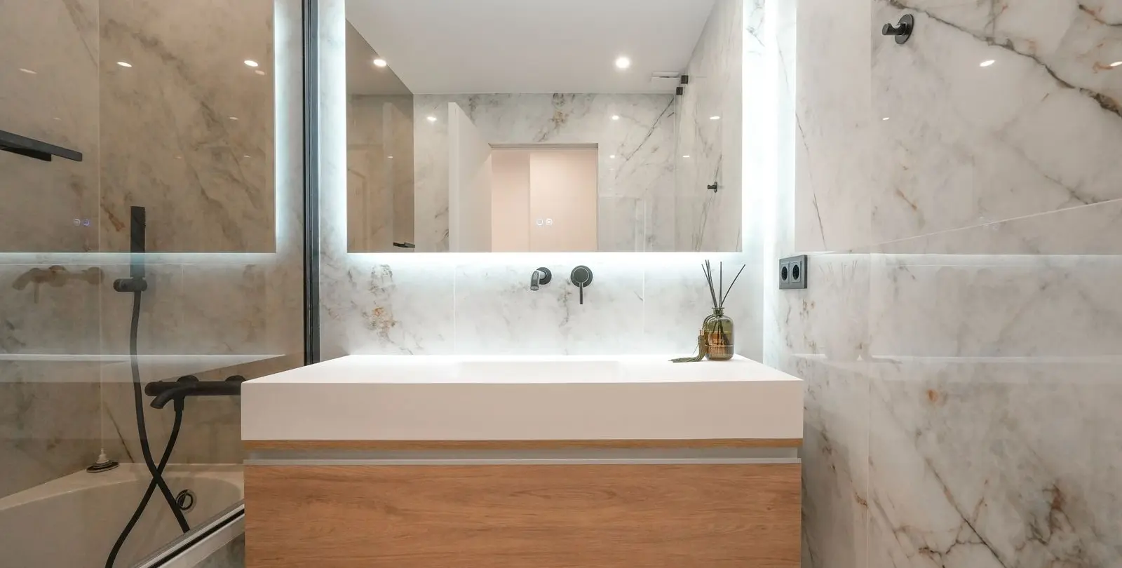 Sale of middle floor apartment in Costalita 11