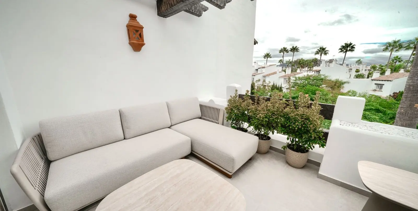 Sale of middle floor apartment in Costalita 15