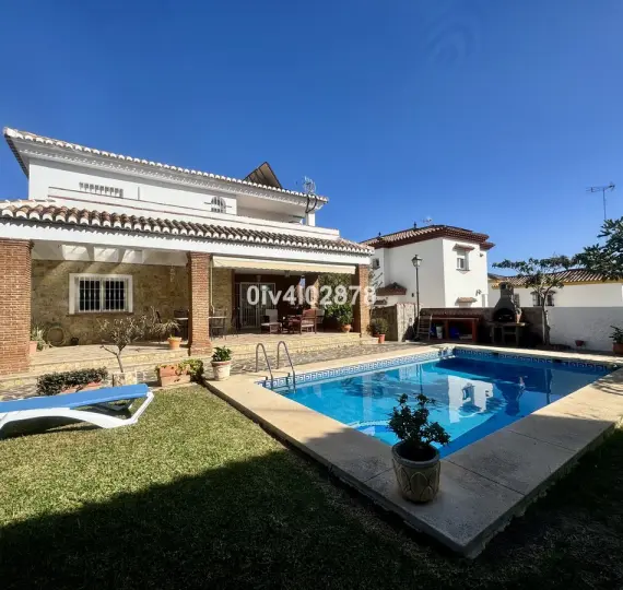 Продажа  отдельно стоящей виллы в Torremolinos