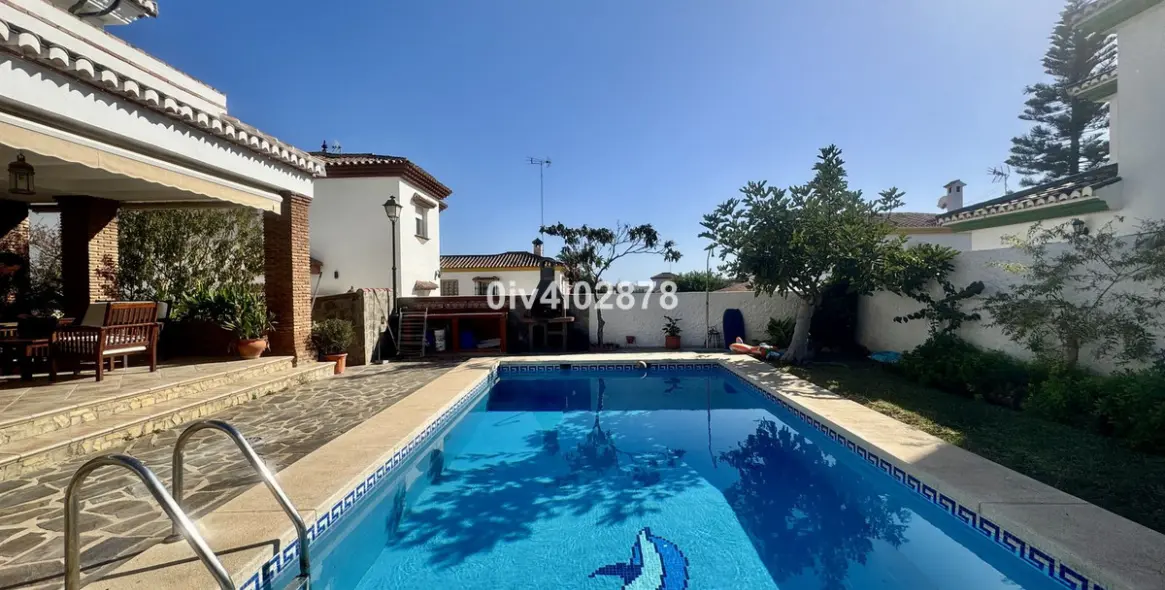 Продажа  отдельно стоящей виллы в Torremolinos 2