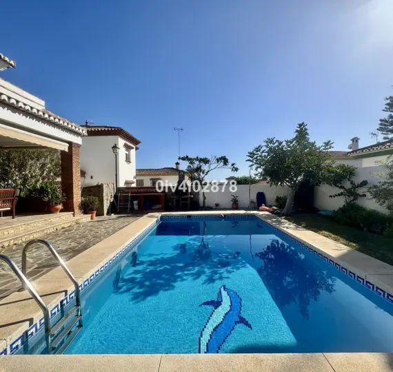 Продажа  отдельно стоящей виллы в Torremolinos