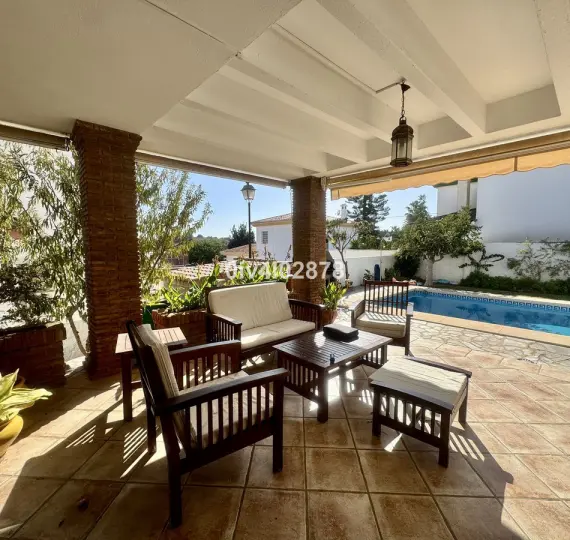 Продажа  отдельно стоящей виллы в Torremolinos