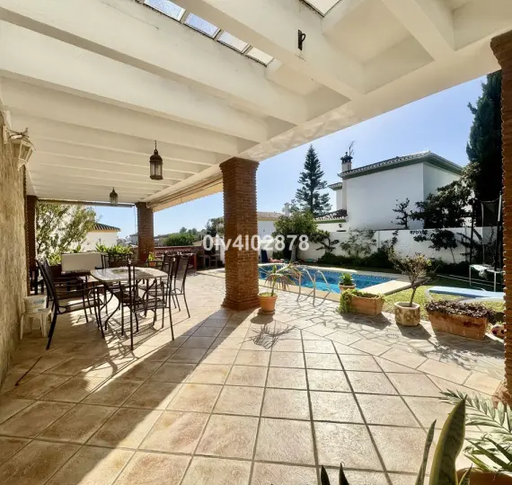 Продажа  отдельно стоящей виллы в Torremolinos