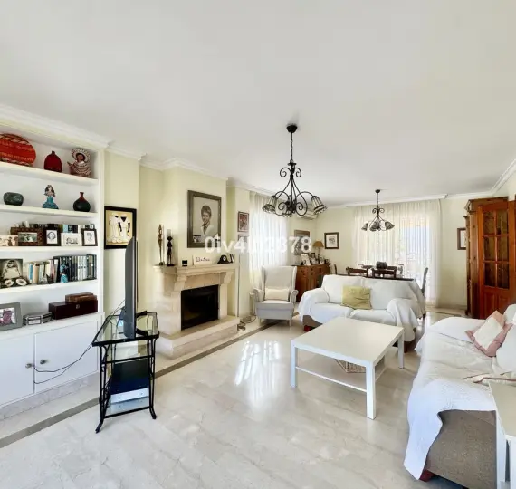 Продажа  отдельно стоящей виллы в Torremolinos