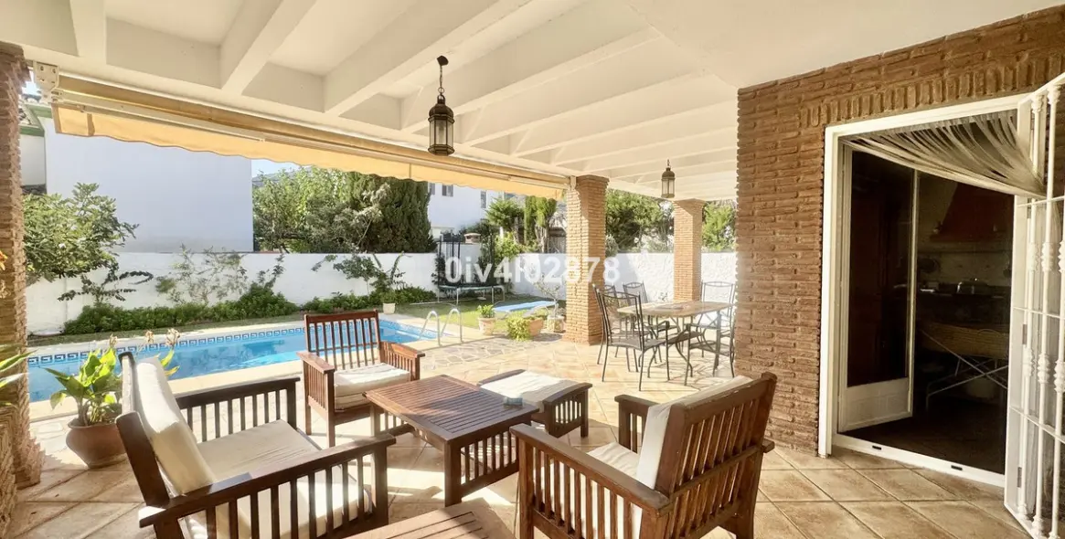 Продажа  отдельно стоящей виллы в Torremolinos 12