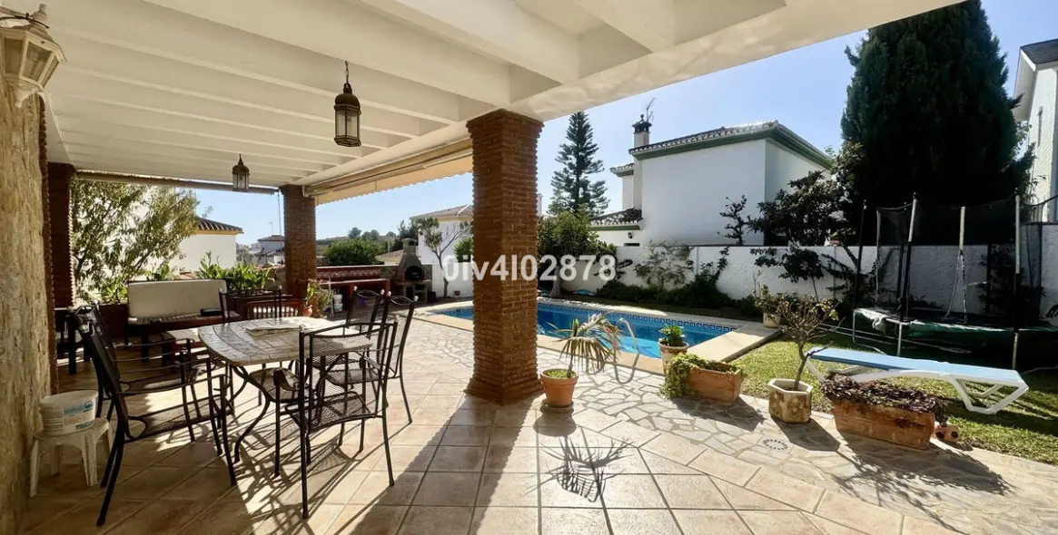 Продажа  отдельно стоящей виллы в Torremolinos 13