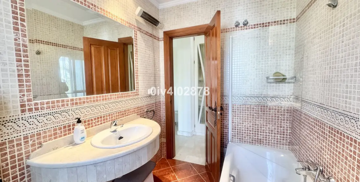 Sale of detached villa in Torremolinos 33