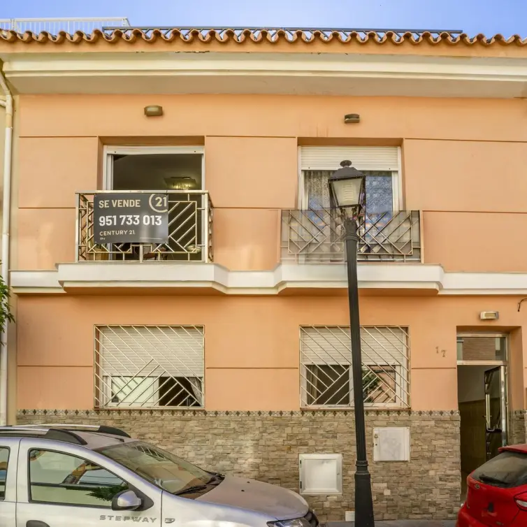 Продажа дома на две семьи в Fuengirola