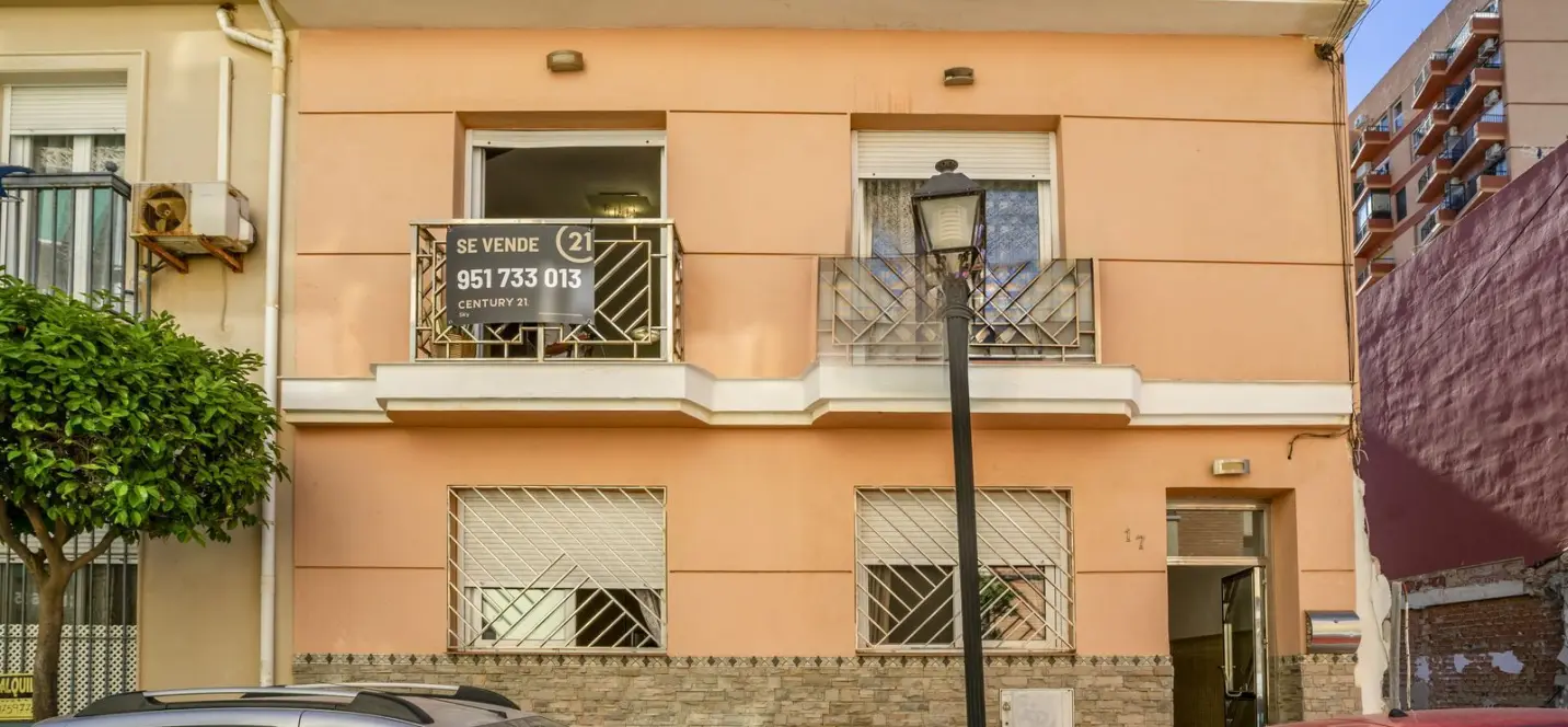 Продажа дома на две семьи в Fuengirola 1