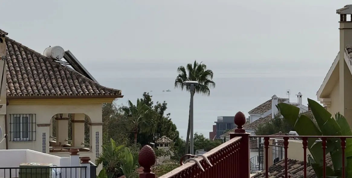 Продажа дома на две семьи в Benalmadena Costa 2