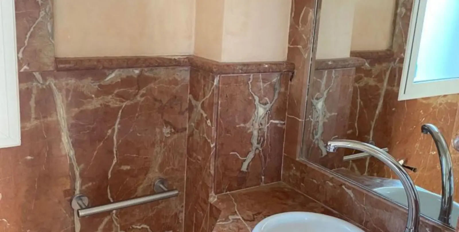 Sale of detached villa in Manilva 11