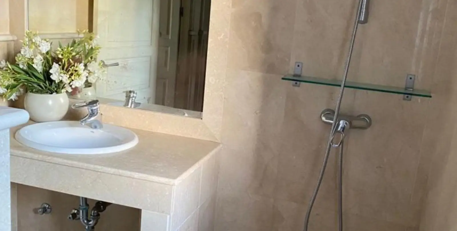 Sale of detached villa in Manilva 30
