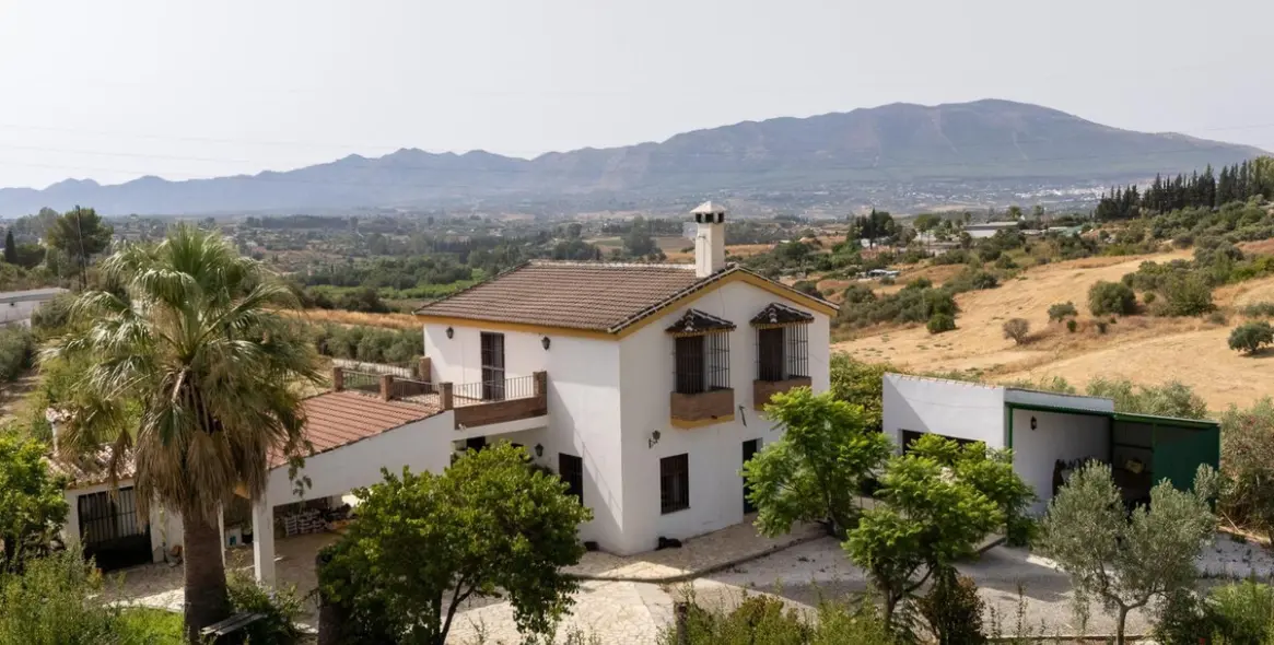 Sale of detached villa in Cártama 1