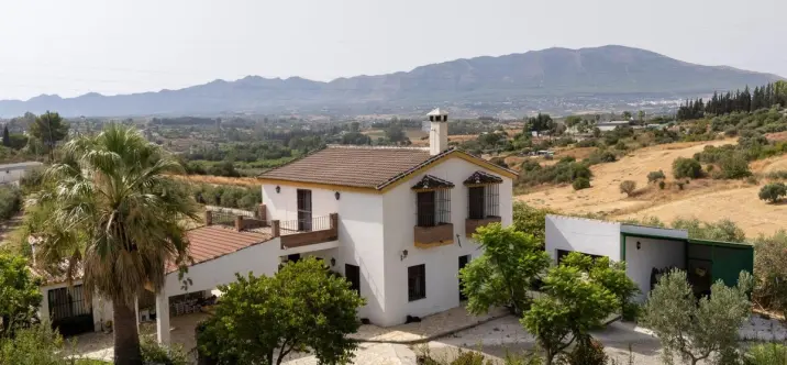 Detached villa R5156074 0