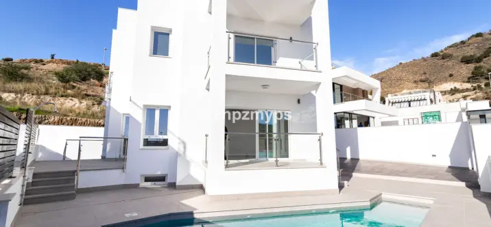 Detached villa R4937164 0