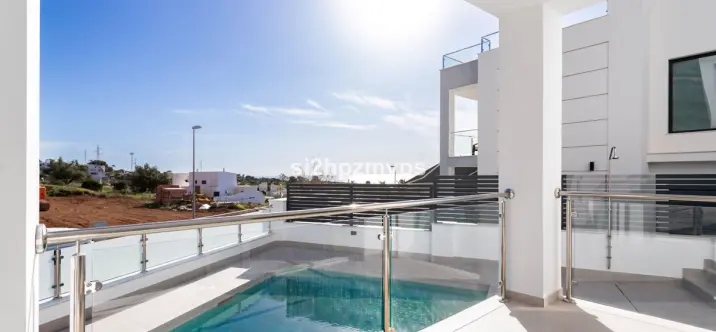 Detached villa R4937164 2