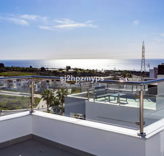 Detached villa R4937164