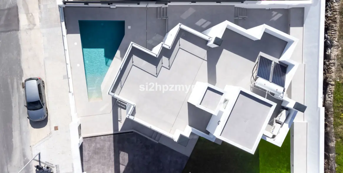 Sale of detached villa in Costa del Sol East 5