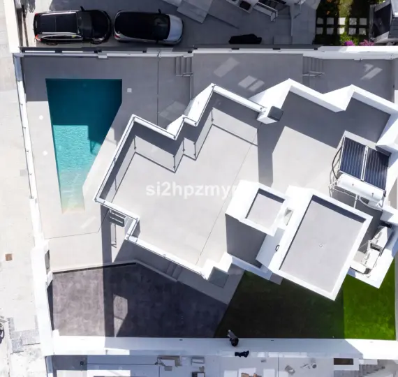 Detached villa R4937164