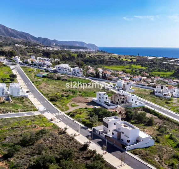 Detached villa R4937164