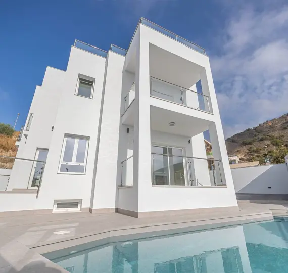 Detached villa R4851436