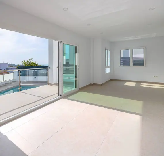 Detached villa R4851436