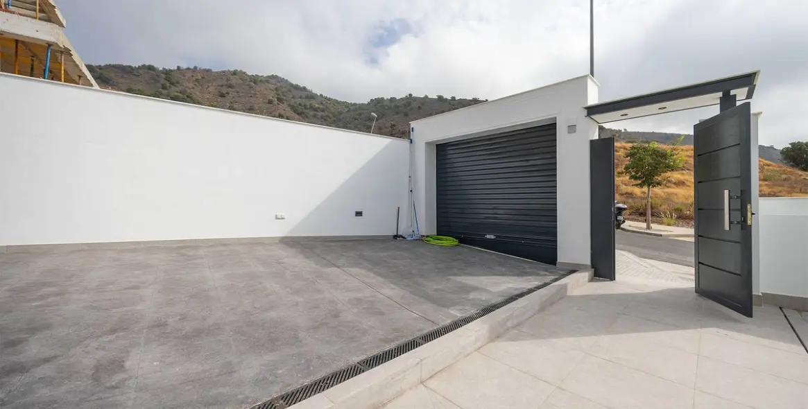 Sale of detached villa in Costa del Sol East 5