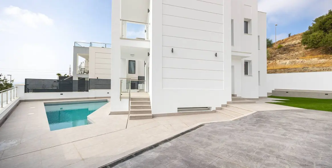 Sale of detached villa in Costa del Sol East 6