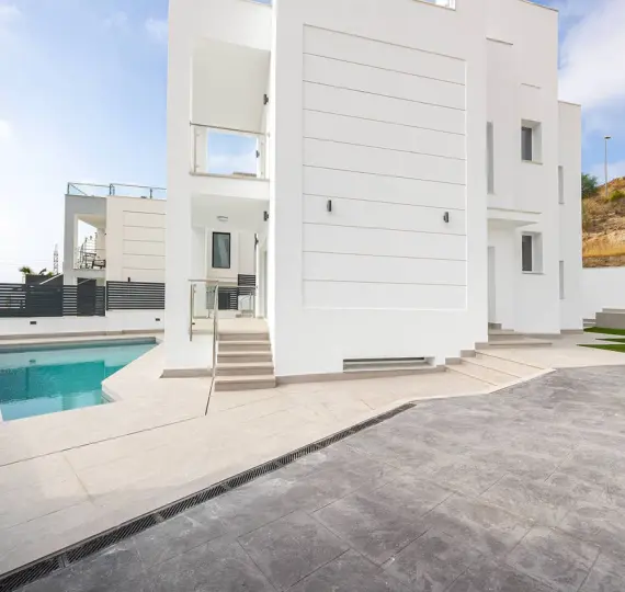 Detached villa R4851436