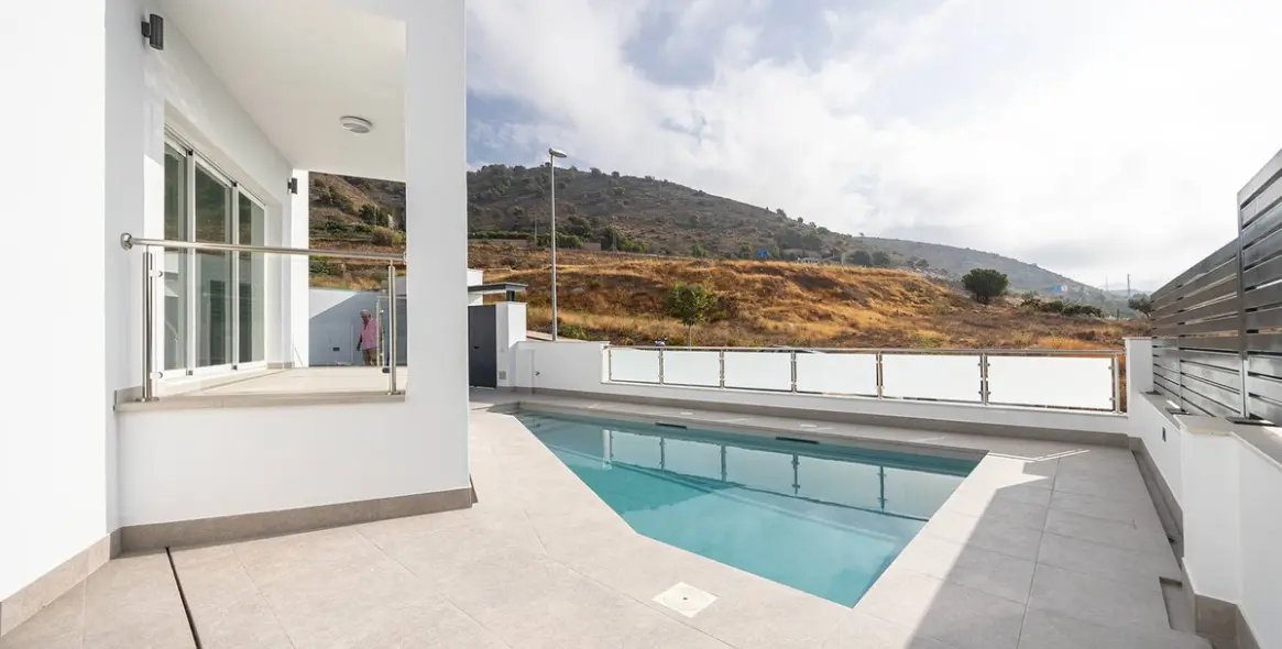 Sale of detached villa in Costa del Sol East 10