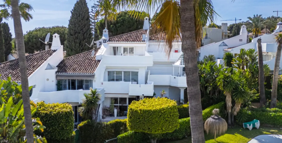 Продажа таунхауса в Marbella (район Sierra Blanca) 1