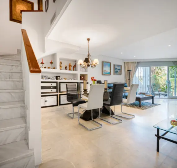 Таунхаус R5018857