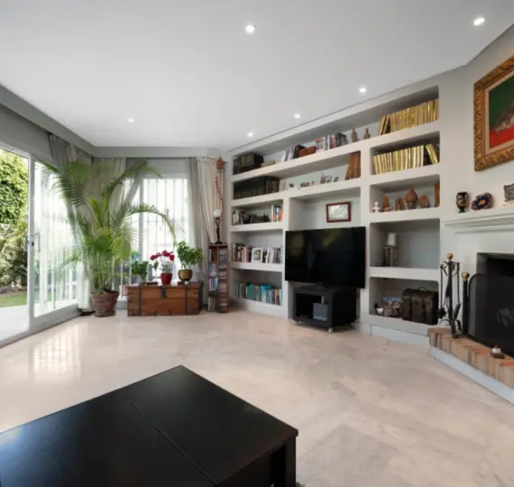 Таунхаус R5018857