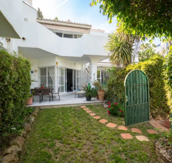 Таунхаус R5018857