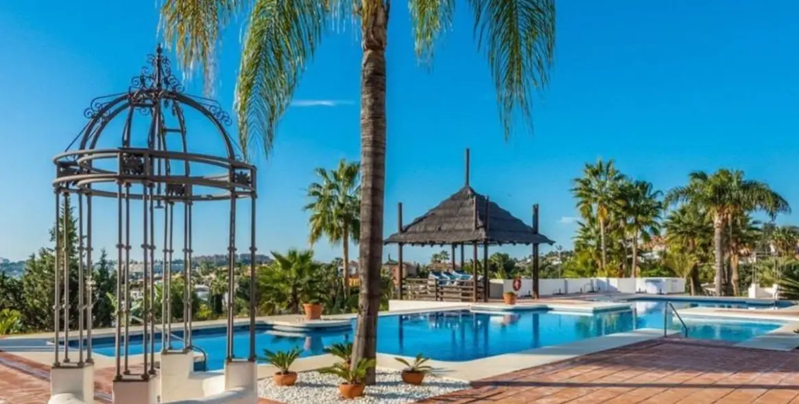 Продажа апартаментов на первом этаже в Nueva Andalucía 1