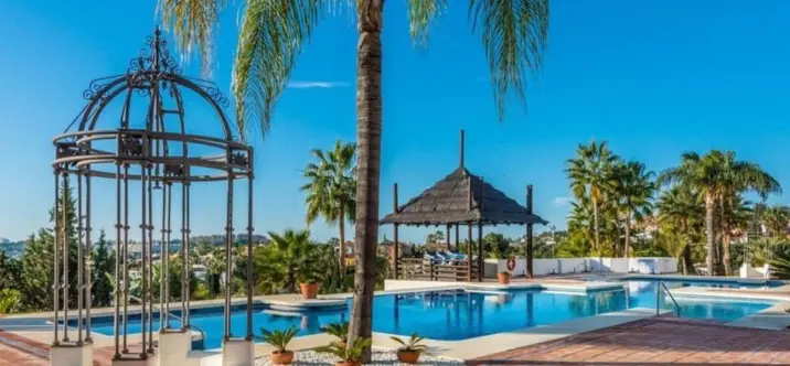 Sale of ground floor apartment in Nueva Andalucía 0