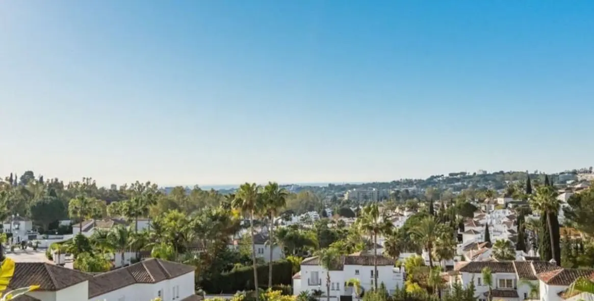 Продажа апартаментов на первом этаже в Nueva Andalucía 2